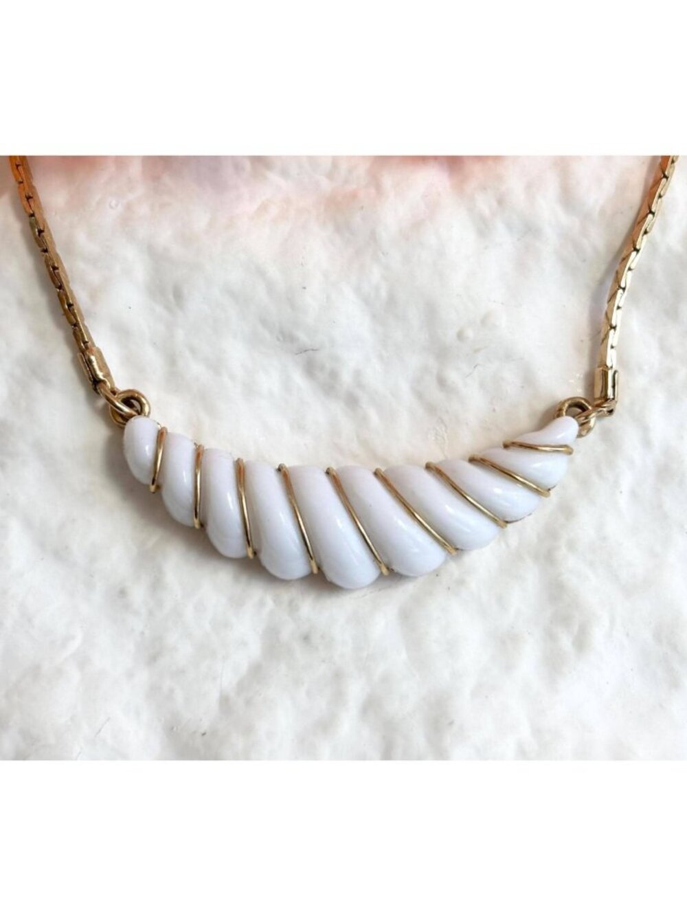 1981 Avon Gatsby White & Gold T Twisted Crescent Pendant Vintage Necklace - 18"